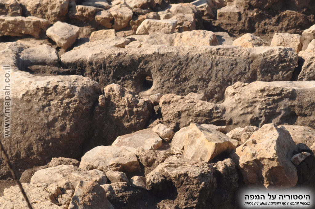 ניקוז במונולית - אגן חצוב מאבן אחת בעין אסור