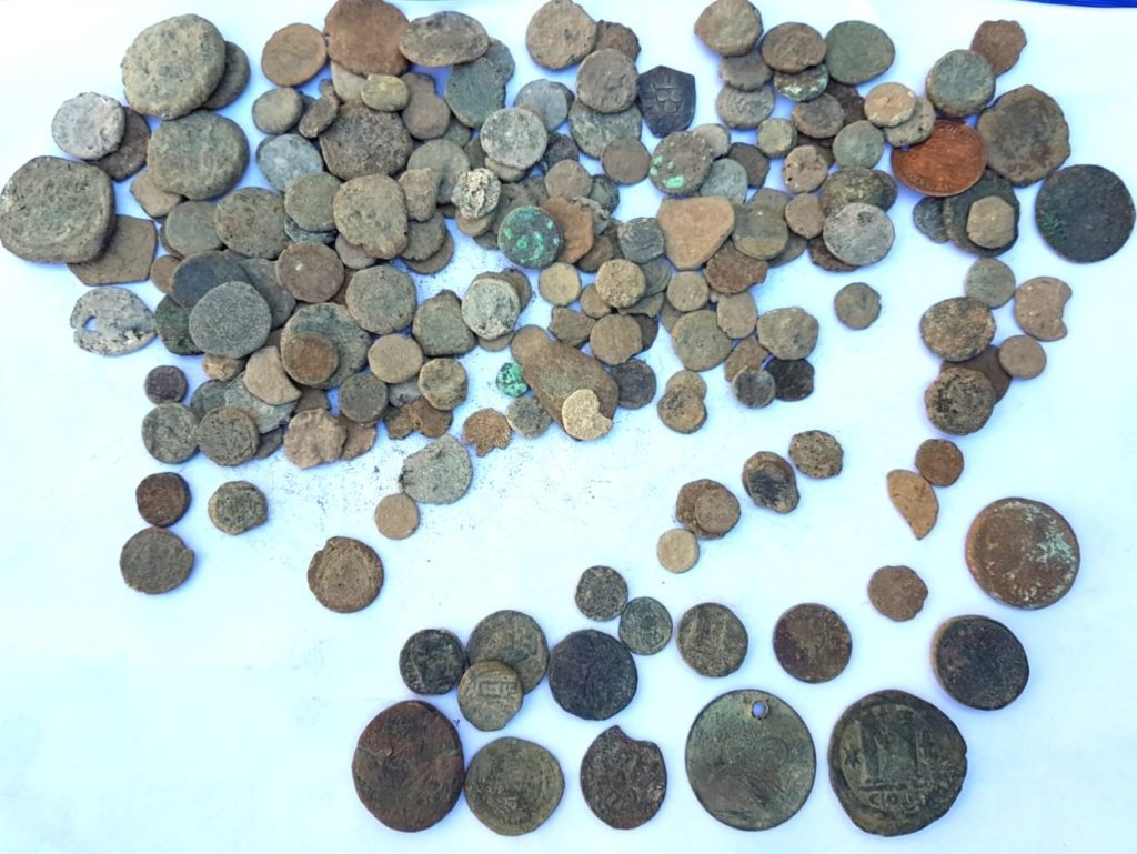 אוסף המטבעות הגנובים - צילום-ירון ביבס רשות העתיקות