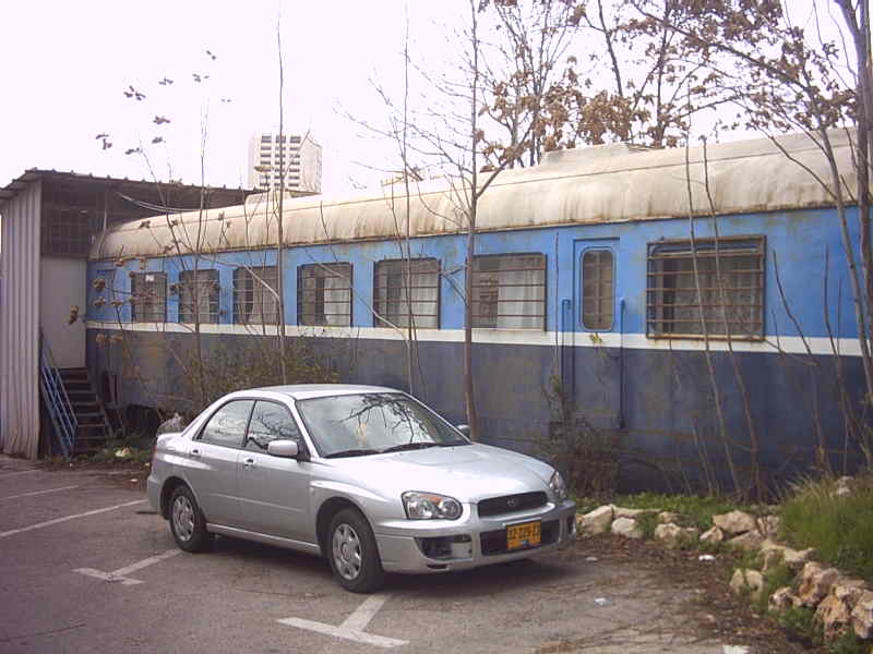 קרון רכבת אסלינגן  בחצר יד שרה רחוב הנביאים 43 ירושלים - צילום: אפי אליאן