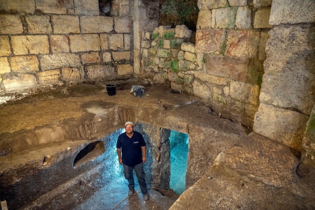 ברק מוניקנדם-גבעון במערכת החצובה. צילום: יניב ברמן