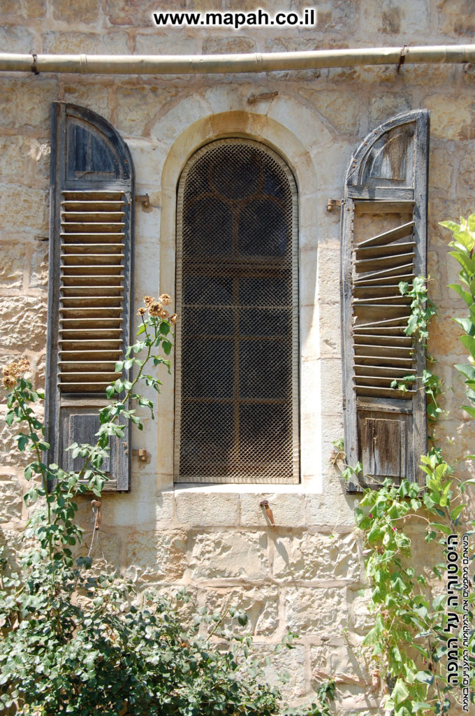 חלונות בית העם הטמפלרי - הכנסיה הארמנית ירושלים  - צילום: אפי אליאן