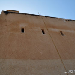 בראש המגדל הנמוך, קצה הארובה - צילום: אפי אליאן