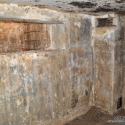 פנים המרתף לאחר תאורה מאולתרת - צילום: אפי אליאן