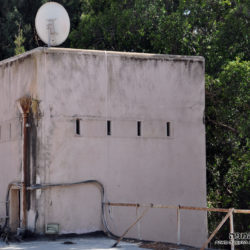 ראש המגדל הגבוה משמש גם כמאגר המים של המבנה - משטרת סרפנד אלחרב - צילום: אפי אליאן