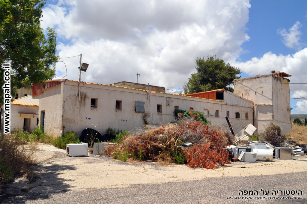 הדופן הצפונית וכניסה לכלי הרכב לחצר הפנימית - צילום: אפי אליאן 