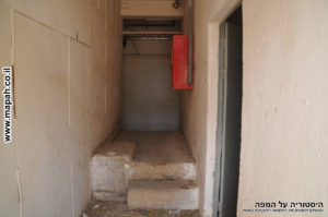 פרוזדור הכניסה מהדלת הראשית המקורית - צילום: אפי אליאן