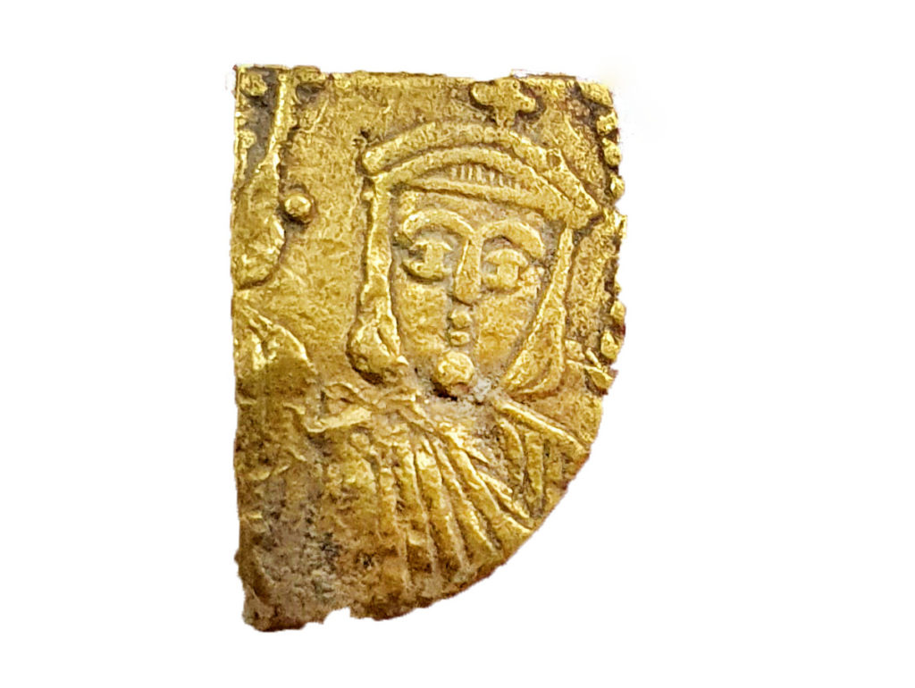 שבר מטבע ביזנטי נדיר של הקיסר תיאופילוס. צילום: רוברט קול