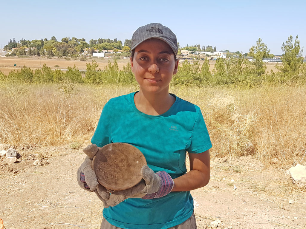 החפירה בגלאון בהשתתפות עשרות בני נוער ומתנדבים.צילום סער גנור