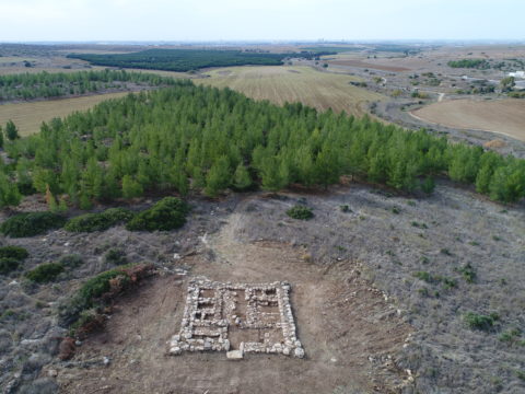 שרידי המצודה ליד גלאון - צילום: סער גנור