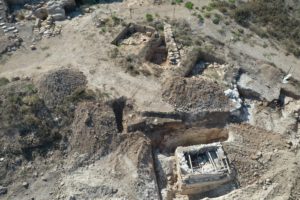 החווה החקלאית הקדומה ומקווה הטהרה (בתחתית התמונה). צילום עבר אבראהים