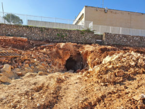 בור המים שבו התגלה הרימון צילום: אוסקר בחרנו