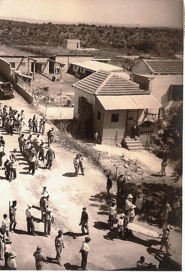 הלווית הרוגי מאורעות 1936 - - מקור: ארכיון המושבה גבעת עדה - עמותת דורות