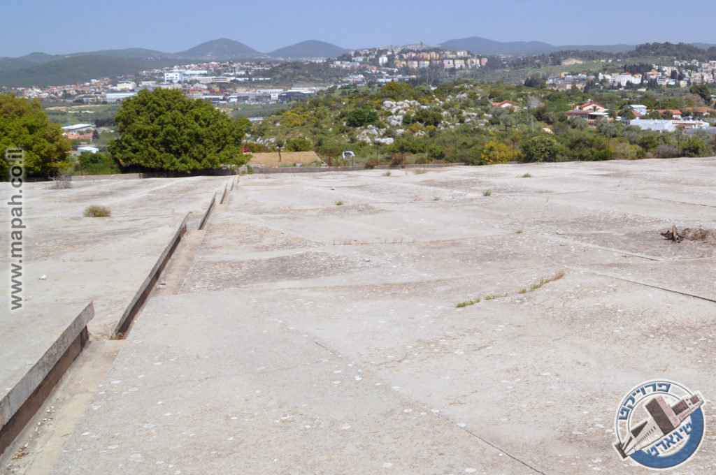 משטחי אגירת הבטון במבט למורד מטה - צילום: אפי אליאן