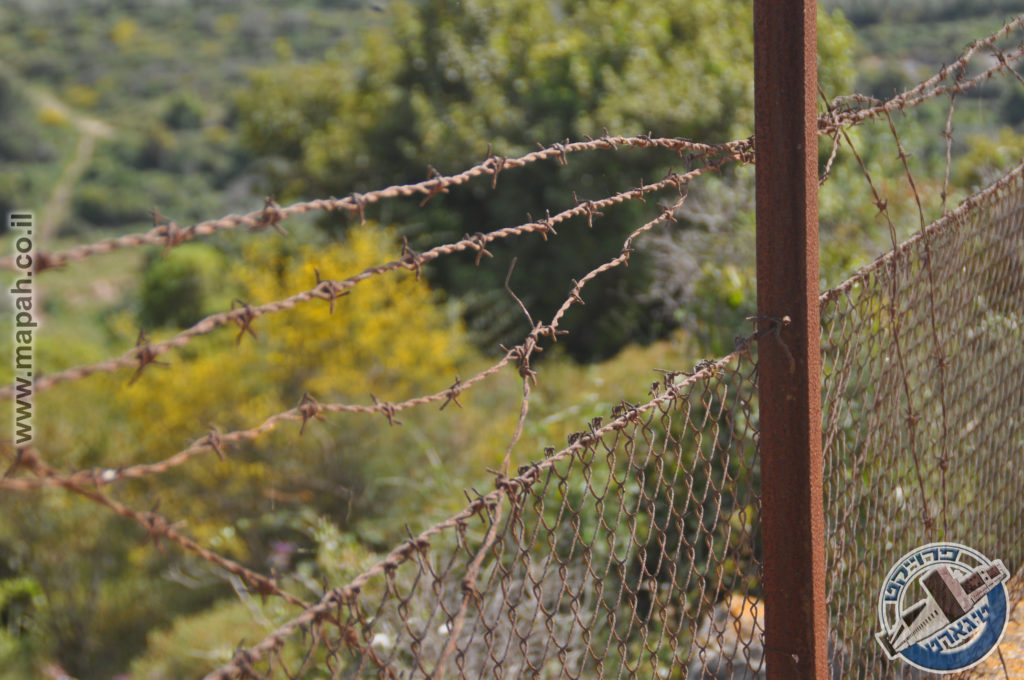 חלק מהגדר המקורית הסובבת את מתקן המים המנדטורי בהר אגר - צילום: אפי אליאן
