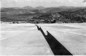 מדרגות משטח הבטון בהר אגר, כפי שצולמה ב8.12.1940 - - מקור: מע"צ - ממשלת ארץ ישראל / גנזך ארכיון המדינה