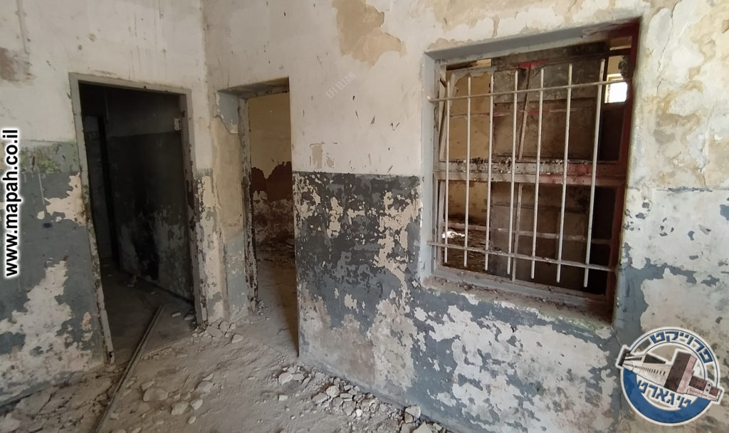 חדר מנוחה עבור 6 שוטרים במשטרת אבו גוש - צילום: אפי אליאן