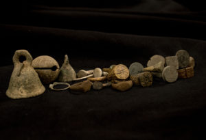 ממצאי מתכת שנתפסו. צילום יולי שוורץ