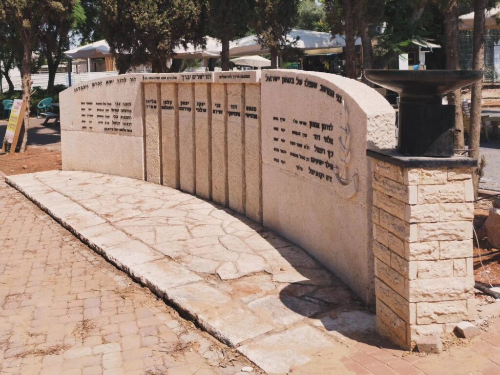 אנדרטת 'השבעה' במושב משמר השבעה - צילום: אפי אליאן