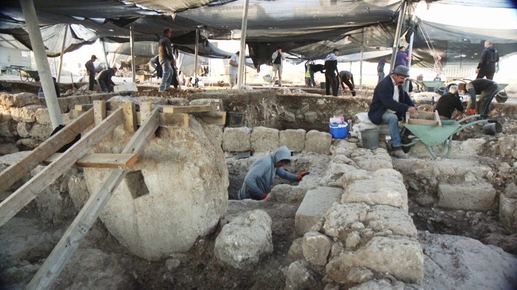 בית בד לייצור שמן שנחשף באתר. צילום אמיל אלג'ם