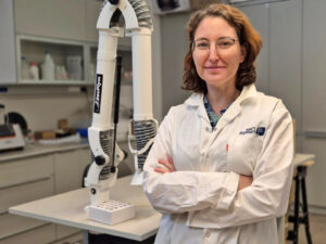 ד"ר יונה מאור, מנהל המעבדה האנליטית ברשות העתיקות. צילום יולי שוורץ