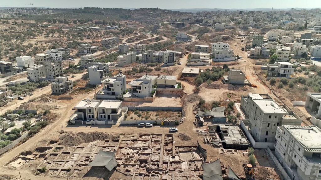 חפירת רשות העתיקות בכפר קאסם. צילום אווירי-אמיל אלג'ם