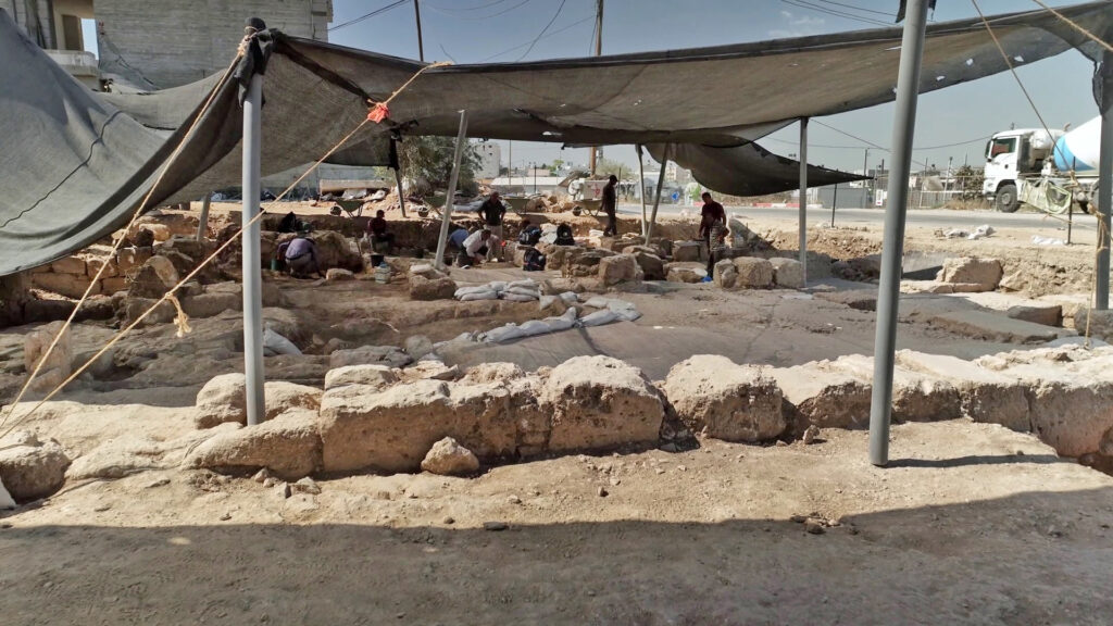 חפירת רשות העתיקות בכפר קאסם. צילום אמיל אלג'ם