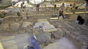 חפירת רשות העתיקות בכפר קאסם. צילום אמיל אלג'ם