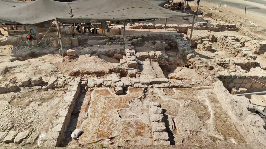 פסיפסים מרהיבים מעידים על עושר רב ושגשוג של הקהילה השומרונית. צילום_ אמיל אלג'ם