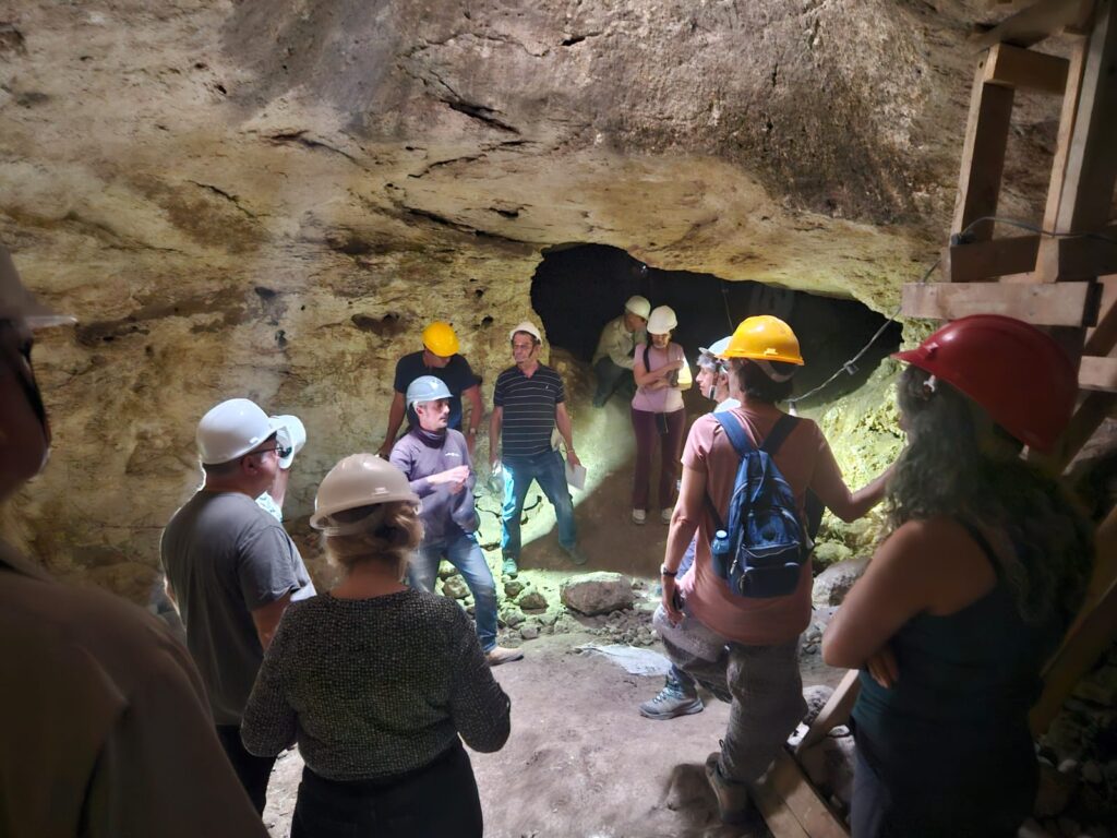 החפירות בחוקוק נעשות בשיתוף הקהילה. צילום - רשות העתיקות