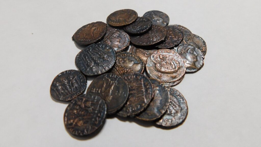 מטמון המטבעות לאחר ניקוי. צילום פרופ ינון שבטיאל מהמכללה האקדמית צפת