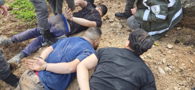 תפיסת החשודים.צילום ניר דיסטלפלד רשות העתיקות