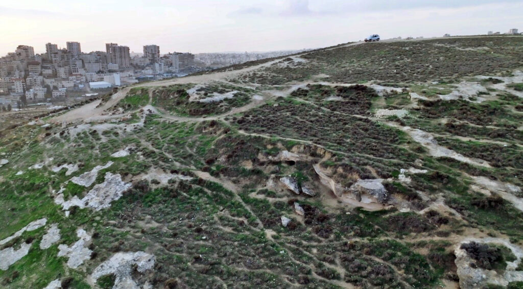השטח שבו התגלה בית היוצר בהר הצופים. צילום אמיל אלג'ם