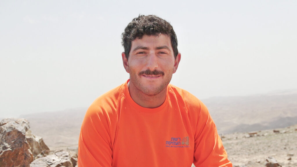 עקיבא גולדנהירש. צילום אמיל אלג'ם, רשות העתיקות